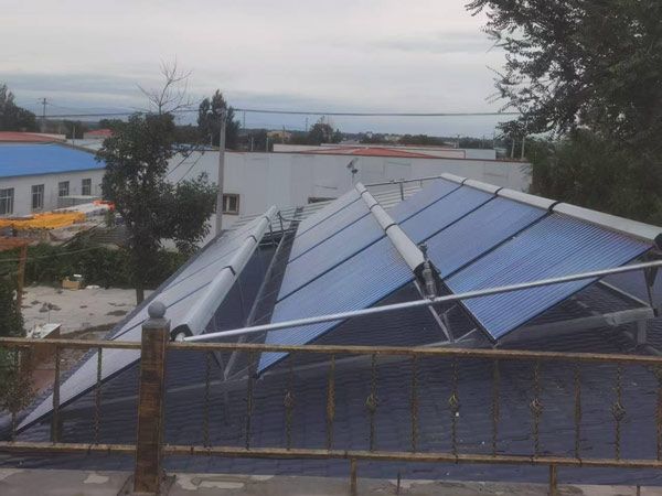 金屬超導(dǎo)熱管集熱器