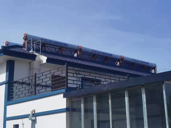 無動(dòng)力太陽能熱水器