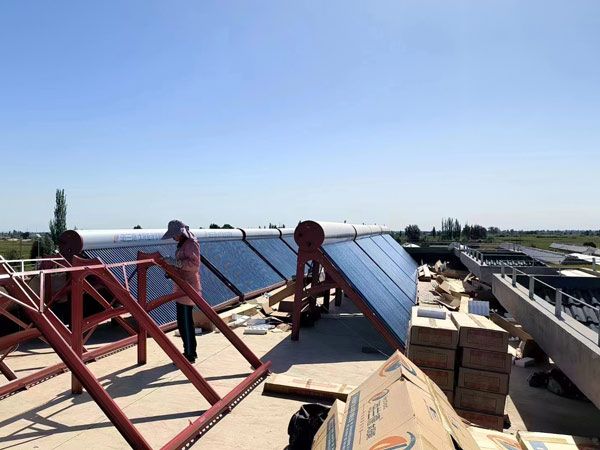 無動(dòng)力太陽能熱水器